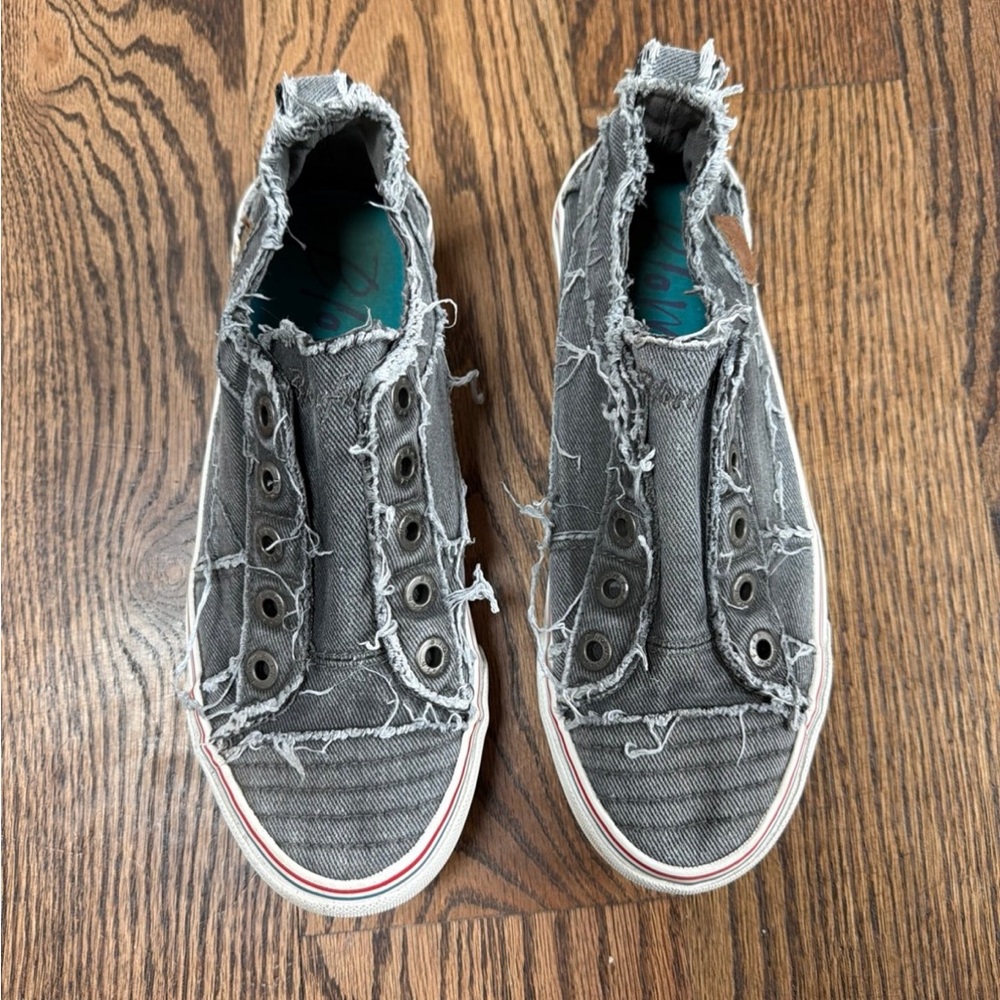 W 7.5 blowfish slip on sneakers - Picture 2 of 6